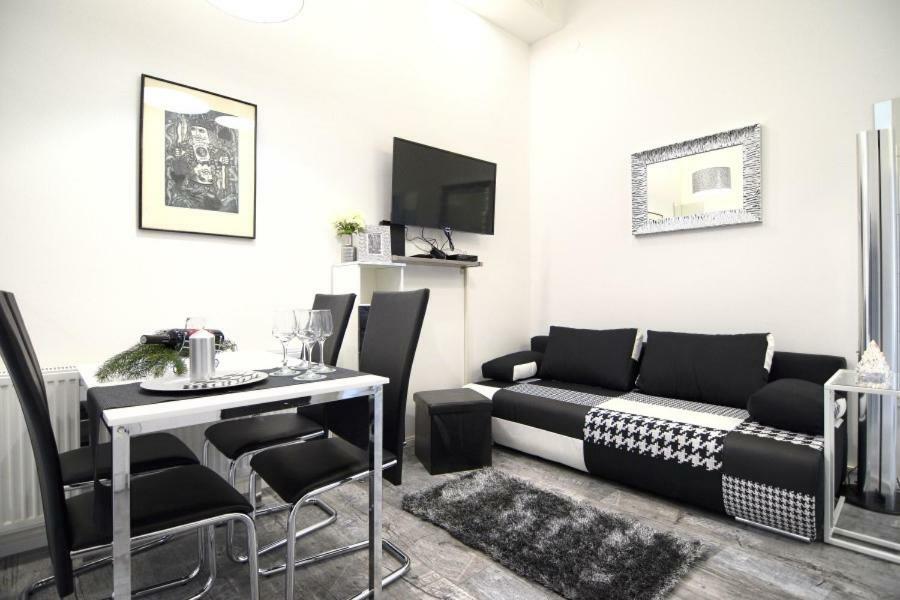 Lea Apartment - Free Parking In Front For 2 Cars زغرب المظهر الخارجي الصورة